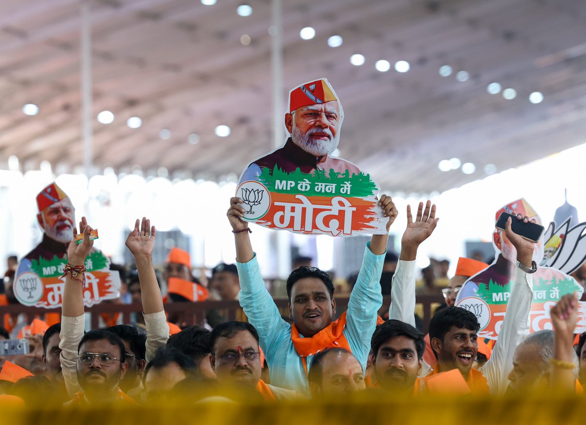 भोपाल में हुए ‘कार्यकर्ता महाकुंभ’ में लोगों का जो स्नेह और आशीर्वाद मिला, वह बहुत उत्साहित करने वाला है। उनकी ऊर्जा और उमंग देखकर यह विश्वास होता है कि मध्य प्रदेश ने भाजपा की प्रचंड विजय का मन बना लिया है।
