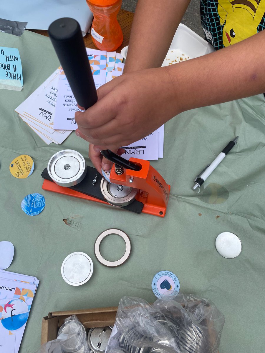 LRMNetwork's tweet photo. A Monday morning shout out to the team at @migrantcon@nect, who pulled together an incredible day of food, fun + festivity this weekend! 

People visiting our stall made some fantastic badges + learned a little more about #sanctuary💗 https://t.co/OyKD2O2yWk