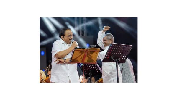 ThentamilOff's tweet photo. #NewsUpdate Remembering SPB: போகும் பாதை தூரமே.. இசையாய் மலர்வேன்..!
https://t.co/61CQEka6MX
#SPBalasubrahmanyam #thentamil #spbsongs #playbacksinger #TamilCinema #SPBalu #deathanniversary #singerspb https://t.co/yMW7HakOP8
