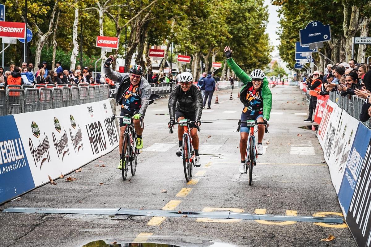 NoveColli's tweet photo. 📸Più di 100.000 foto scattate dai nostri fotografi per questa Nove Colli 2023!
Gli amici di Sportograf stanno ultimando i caricamenti online, le potrete trovare presto al link
➡️ https://t.co/purQxEdRhp
📸More than 100,000 photos taken by our photographers for this #NC52! https://t.co/1JzDiGOqtJ