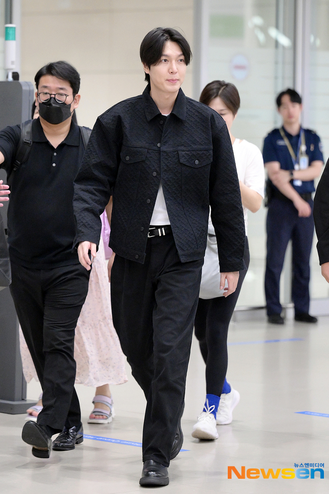 이민호 ‘한류스타의 걸음걸이’[포토엔HD] sns.newsen.com/news_view.php?…