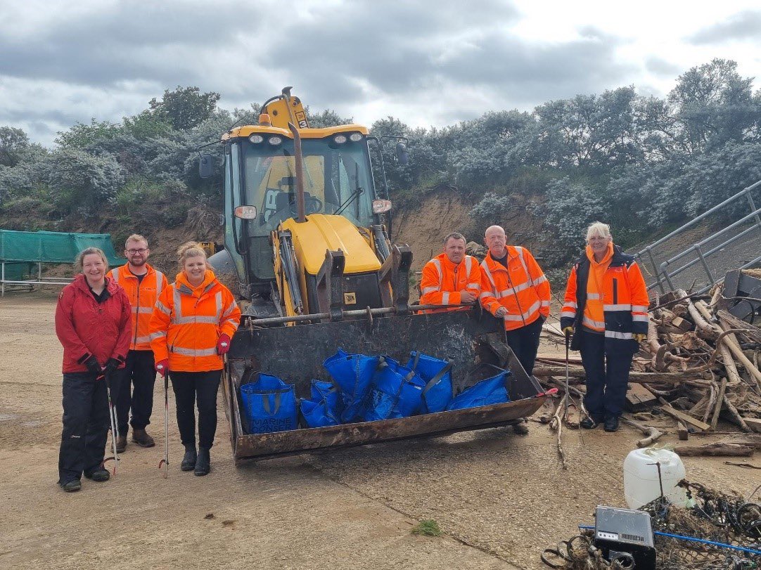 #TeamLandmarc from #DonnaNook & #Beckingham joined forces with @LincsWildlife to clear some three miles of beach between the northern and southern end of the range as part of @mcsuk #GreatBritishBeachClean in September. Fantastic work! #LandmarcDifference