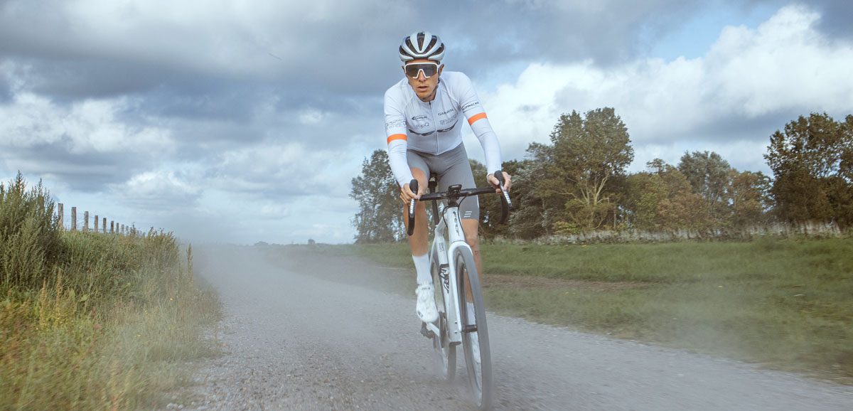 Niki Terpstra snelt naar winst in gravelkoers in Meerveld 

wielerflits.nl/nieuws/niki-te…

🇳🇱 #wielrennen #koers #gravel #Meerveld <a href="/NikiTerpstra/">Niki Terpstra</a>