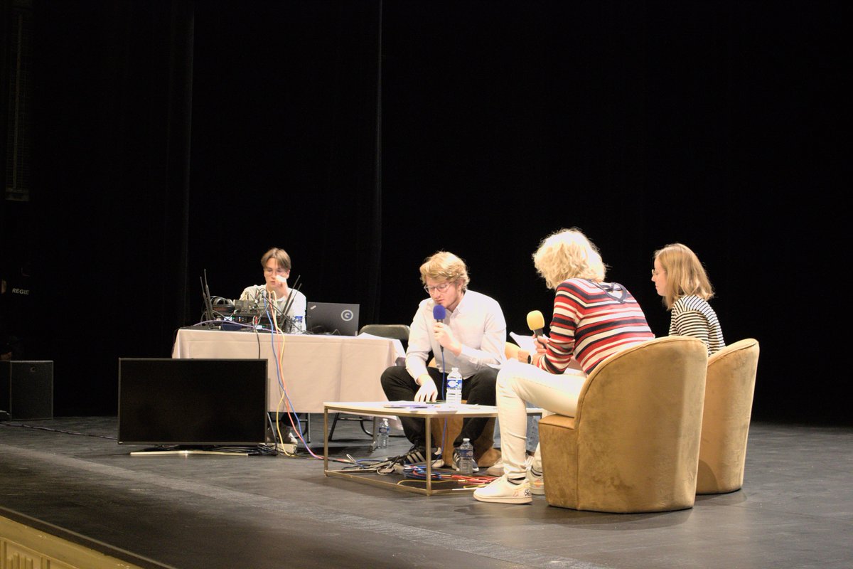 CalidisRadio's tweet photo. ✨ Calidiscovery a l’opéra de Vichy ✨

Retour en image sur notre événement à l’opéra de Vichy ! 📸

Merci à nos intervenants, Vichy Culture pour l’accueil, et nos bénévoles qui ont rendu ce projet possible ! 🤗

Crédit photo : @Jeanne_Paumier https://t.co/XJ4I1uVg18