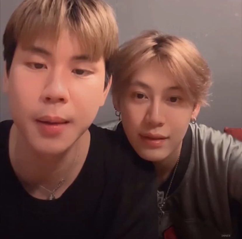 nx_ner's tweet image. บุ๋นเปรมสุดยอดมากครับ เวลาทำงานคือขออยู่ห่างๆ(อย่างใกล้) แต่พอเวลาอื่นๆพี่บุ๋นขอสิงแบบใกล้ชิดเลย อืมๆๆที่นั่งมันแคบแหละ😼😔👌🏼❤️‍🩹

#บุ๋นเปรม