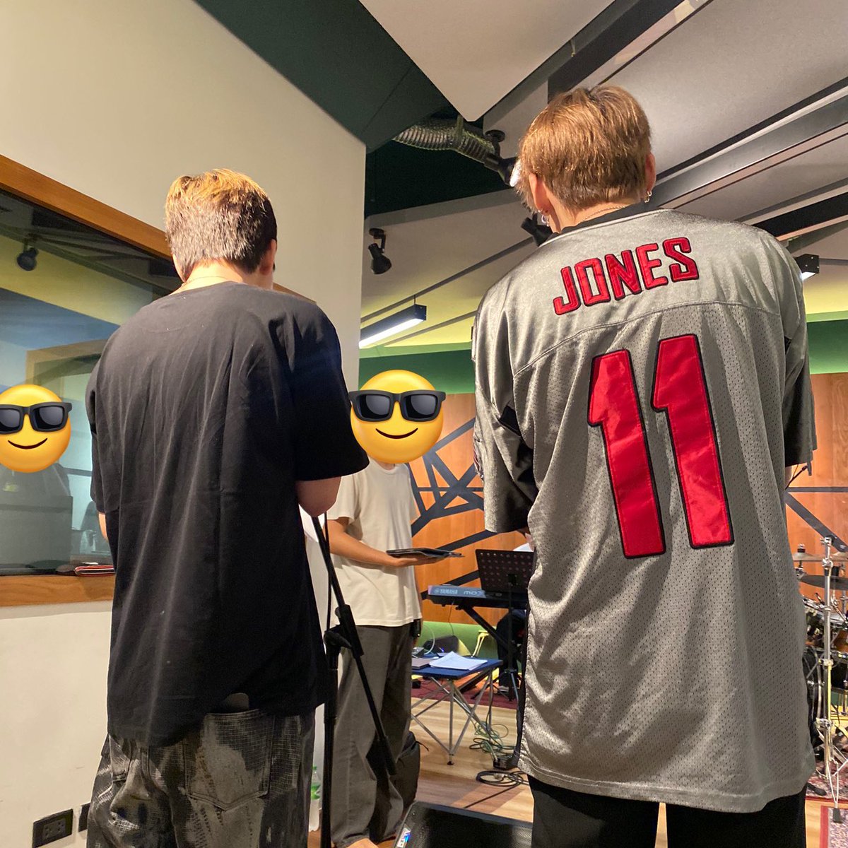 nx_ner's tweet image. บุ๋นเปรมสุดยอดมากครับ เวลาทำงานคือขออยู่ห่างๆ(อย่างใกล้) แต่พอเวลาอื่นๆพี่บุ๋นขอสิงแบบใกล้ชิดเลย อืมๆๆที่นั่งมันแคบแหละ😼😔👌🏼❤️‍🩹

#บุ๋นเปรม