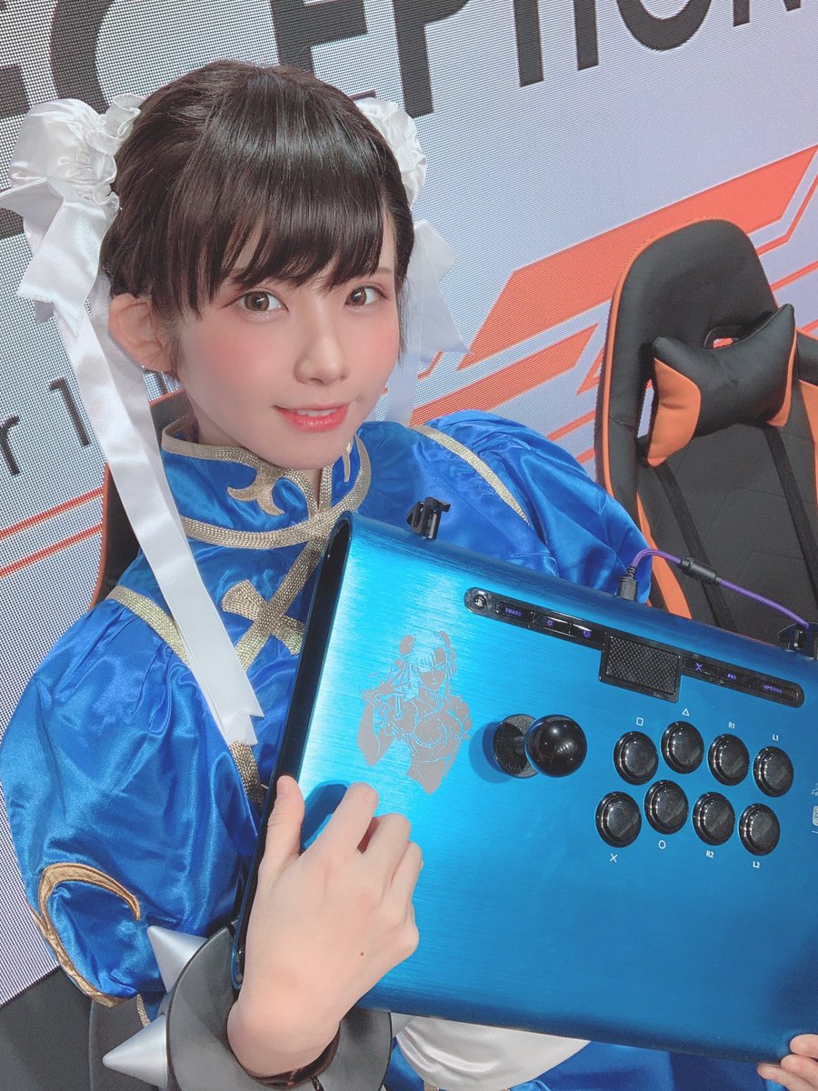 えなこ tweet media