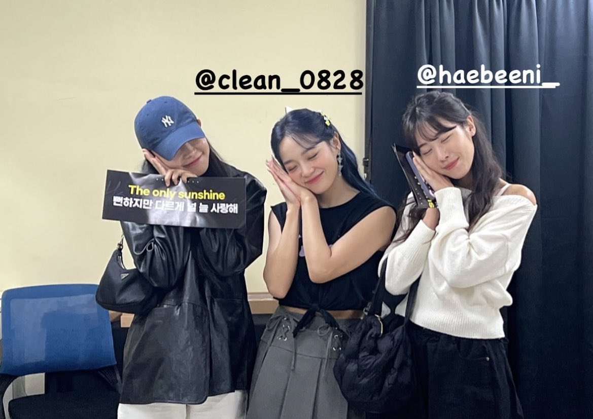 sejpic's tweet photo. #SEJEONG with #HAEBIN and #NAYOUNG 🥹🖤 https://t.co/DI0n1SBTFR