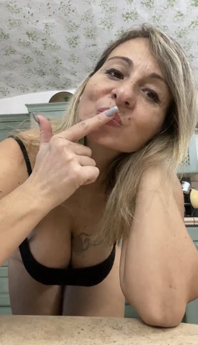 Bacini bacini a tutti👄 https://t.co/k3bvX5iwmg https://t.co/mVMyz5uODM<a href="/tag/mywifeluna"class="tags"><span>#mywifeluna</span></a>