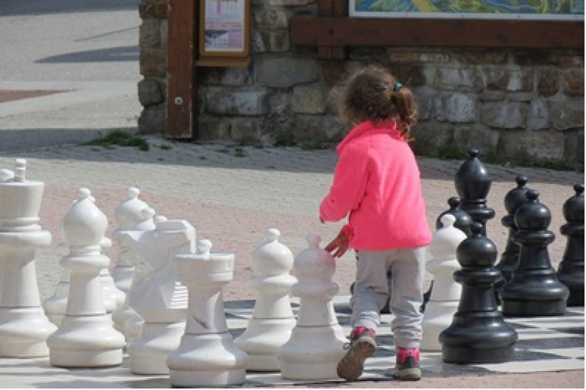 educaINEE's tweet photo. ♟️ Este folleto de la FIDE (Federación Internacional de Ajedrez)  https://t.co/IZFlovep8Q, sigue dando interesantes pistas y referencias para la aplicación del ajedrez en las aulas educativas ♟️ https://t.co/yyl3oKBE6u