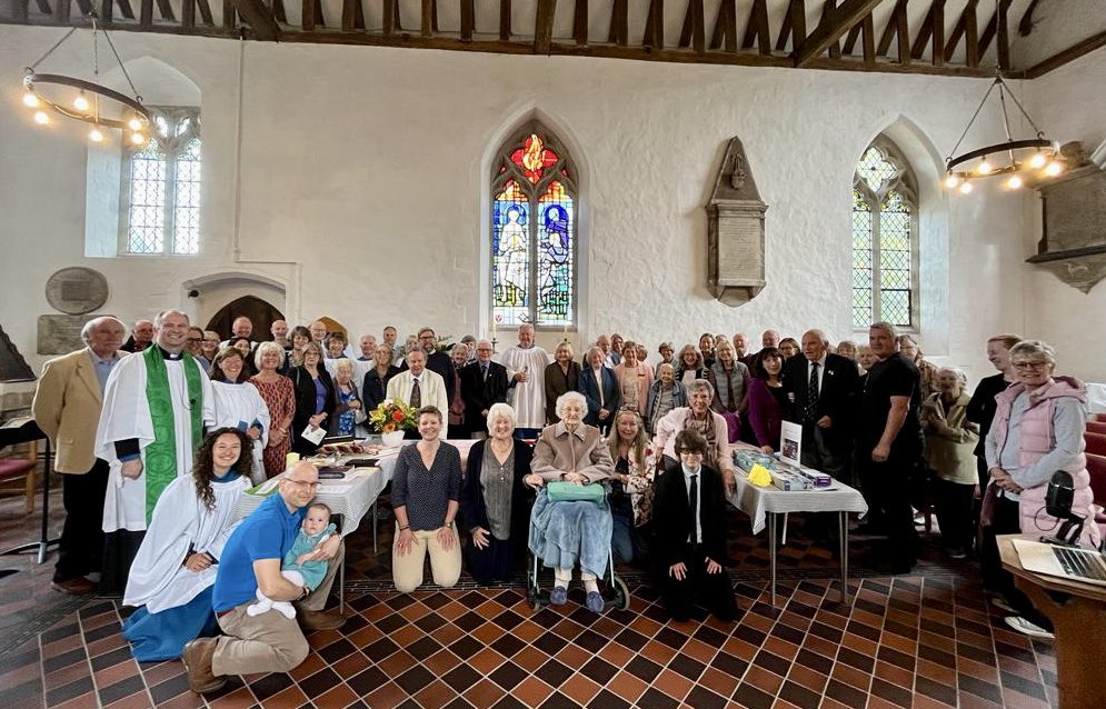 StPetersRoydon's tweet photo. Yesterday we held a wonderful Celebration Service, giving thanks for all the people who make up our Church community &amp; serve our parish with their God-given gifts.  A joy to meet friends old &amp; new. 🙏🏽 @chelmsdio https://t.co/WMxtOcI9nL