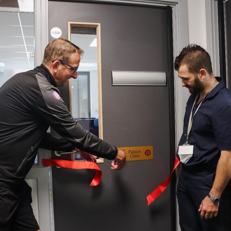 PalaceForLife's tweet photo. New 'Palace Class' opens at @ValleyAddington ❤️💙

Disability Manager Michael officially opens the new classroom in local south London school 🥳