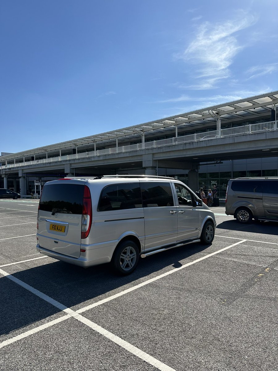 6 seats available for Aston Villa v Everton Wednesday night ⚽️🔵 

Dm for more info 📥