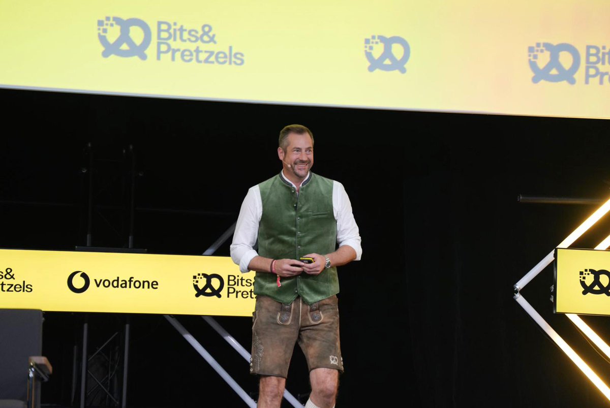 Dr Steffen Greubel, CEO of METRO AG, spoke about how traditional values, true sales mindset and digitalisation go hand in hand and can unlock true value for customers and the company itself. 🚀

“Don’t get lost in corporate processes and fear of innovation - get inspired by the