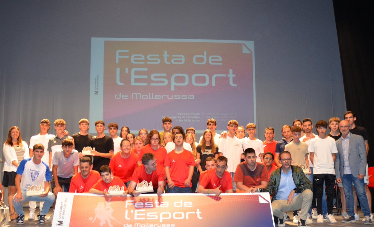 ✔️#Mollerussa reconeix els mèrits individuals i per clubs en la Festa de l’Esport apadrinada per <a href="/afolgui/">albert folguera</a>
  
✔️El  <a href="/teatrelamistat/">Teatre L'Amistat</a>  acull el lliurament d’una trentena de guardons en tretze disciplines en un acte presentat per la periodista <a href="/evacortijo75/">Eva Cortijo Martil</a> 
👉tuit.cat/5dkh6