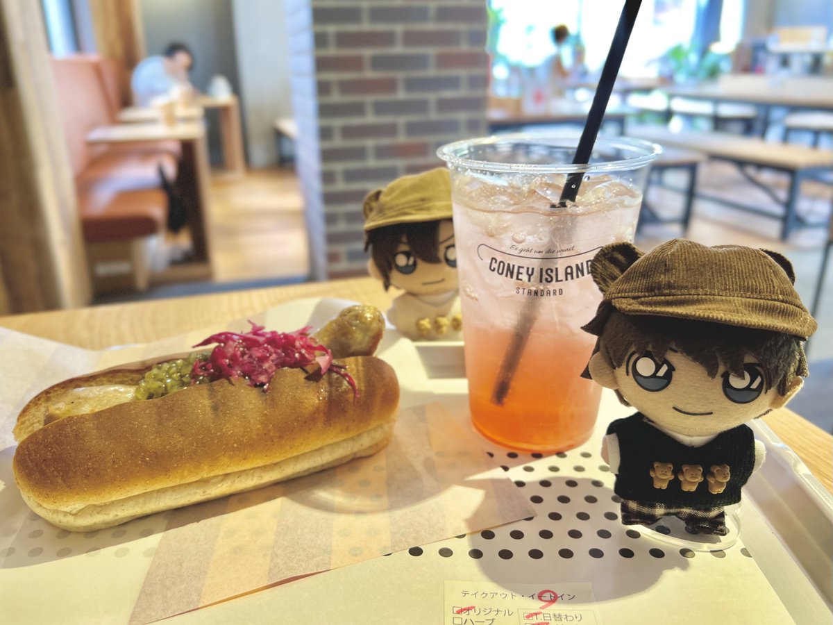 hello_nuichan's tweet photo. 誕生日なのでぬいちゃんとおいしいものたべてきました🥳
くまのパフェめあてだったのでちょっと秋っぽいくまコーデ🧸🧸 https://t.co/nqaoqxrGtW