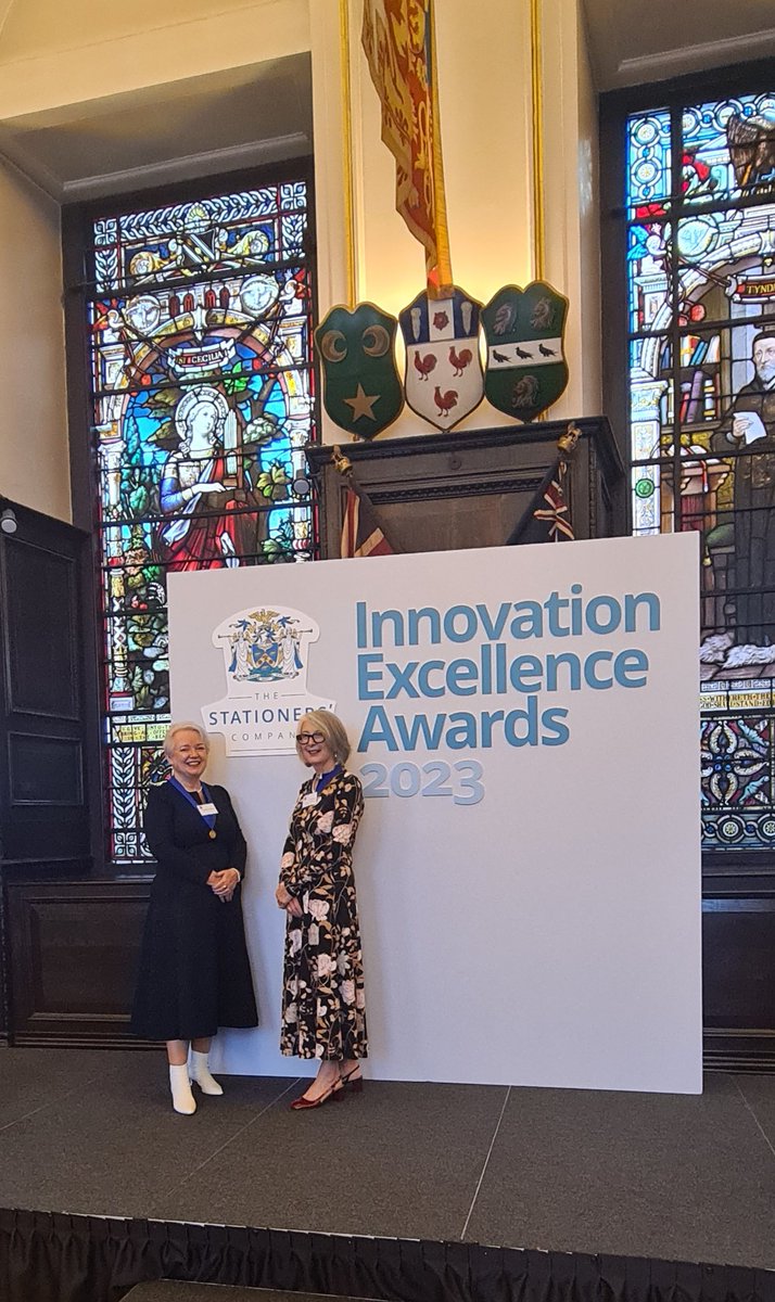 Our Co-Chairs ⁦@LindaSDrew⁩ and Jill Jones ready to start the awards for 2023.
#InnovationExcellenceAwards #iea2023 #Stationersawards