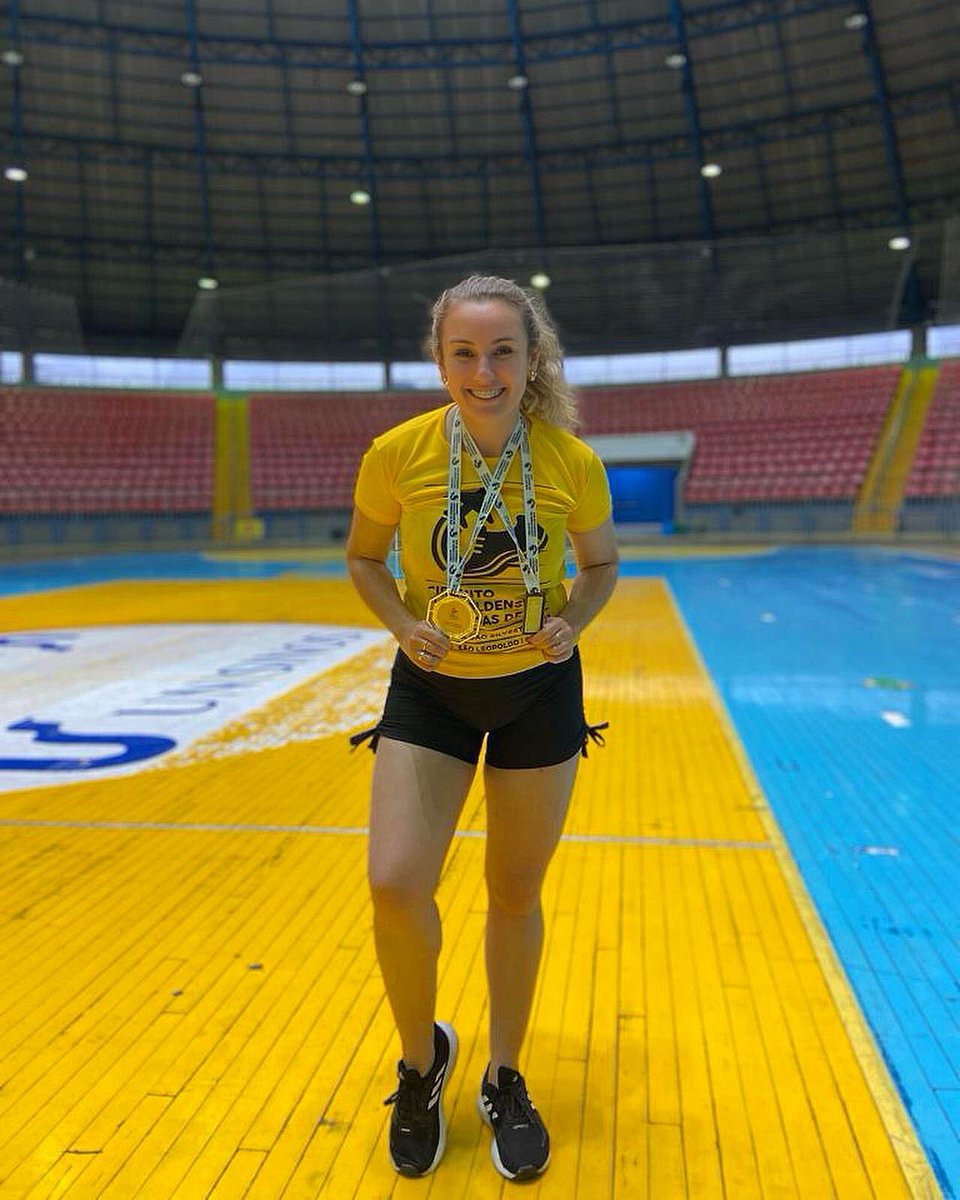 ellen_tsilva's tweet photo. Como diz meu sábio pai: depois que o mosquito te picou tu não quer mais parar 🫢🏃🏼‍♀️🥈✨ https://t.co/8VFYxTLvMP