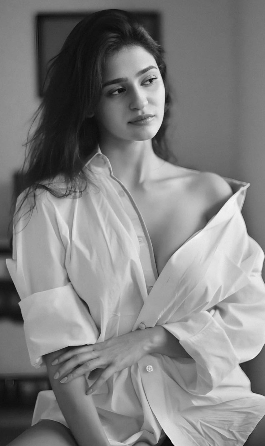 F63RPerWYAAFTQw?format=jpg&name=large