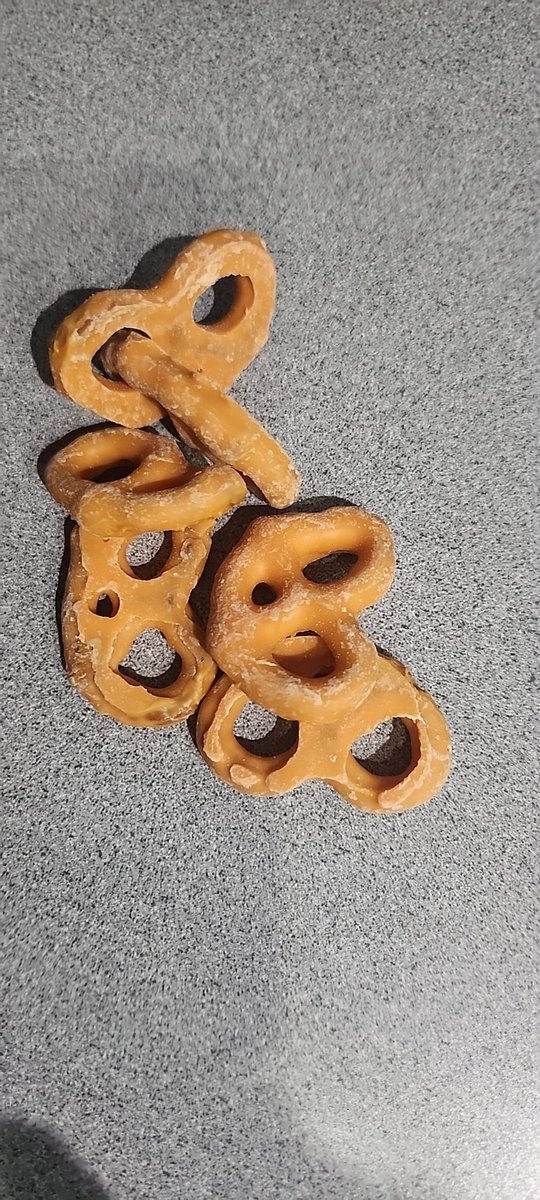billsfanmonica's tweet photo. They're pumpkin-spice pretzels.
They're at @Publix .
They're DELISH.
#gogetsome #thanksengineering https://t.co/JxVu3dHbaf