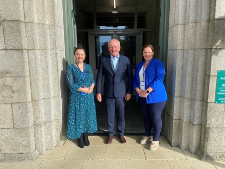 HSE Dublin and Midlands (@hsedubmidlands) on Twitter photo On Thurs 21st Sept, <a href="/BernardGloster/">Bernard Gloster</a> <a href="/HSELive/">HSE Ireland</a> CEO visited Abbeyleix Community campus to meet with management, staff & patients who work in and use the facility which is jointly governed by <a href="/MLMCommHealth/">CHO8 Midlands Louth Meath</a> & @DMHospitalGroup On Thurs 21st Sept, <a href="/BernardGloster/">Bernard Gloster</a> <a href="/HSELive/">HSE Ireland</a> CEO visited Abbeyleix Community campus to meet with management, staff & patients who work in and use the facility which is jointly governed by <a href="/MLMCommHealth/">CHO8 Midlands Louth Meath</a> & @DMHospitalGroup