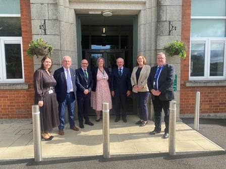 HSEDubMidlands's tweet photo. On Thurs 21st Sept, @BernardGloster @HSELive CEO visited Abbeyleix Community campus to meet with management, staff &amp; patients who work in and use the facility which is jointly governed by @MLMCommHealth &amp; @DMHospitalGroup https://t.co/zjpV7CN6Ts
