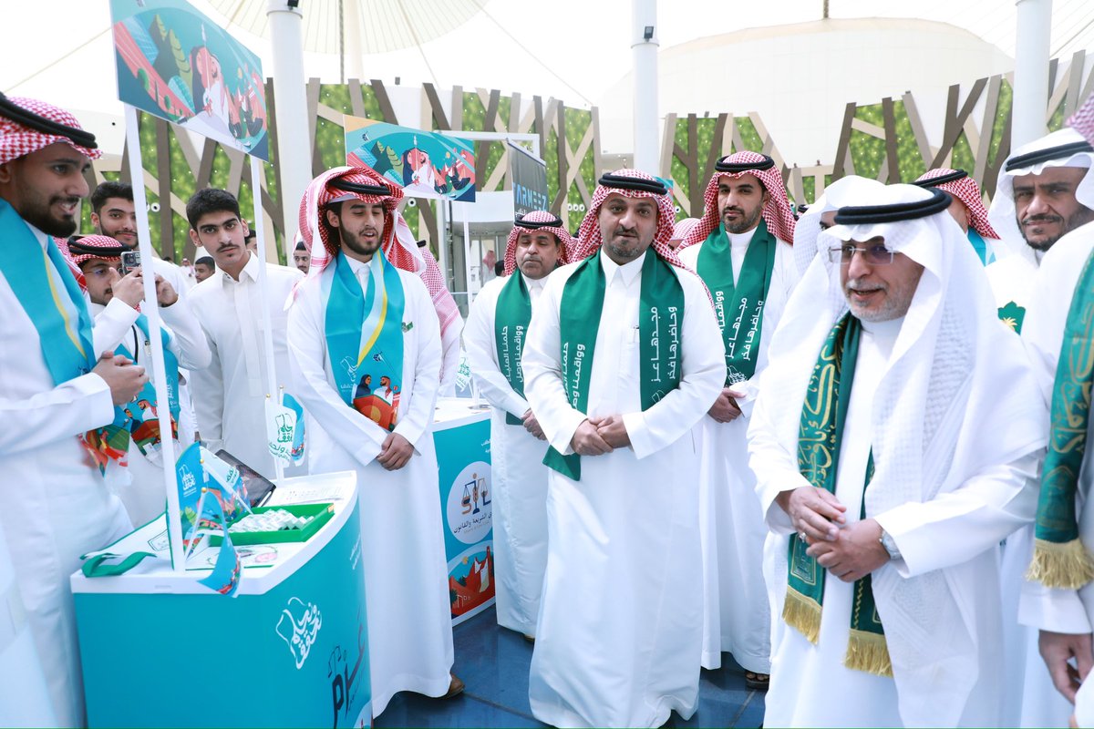 IMSIU_edu_sa's tweet photo. #جامعة_الإمام تحتفل باليوم الوطني الـ 93 بحفل خطابي في بهو الجامعة الرئيس بالمدينة الجامعية، برعاية وحضور معالي رئيس الجامعة أ. د. أحمد بن سالم العامري، ووكلاء الجامعة وعمداء الكليات والعمادات المساندة ومدراء الإدارات وأعضاء هيئة التدريس والطلاب.
#اليوم_الوطني93
#اليوم_الوطني_السعودي_93 🇸🇦