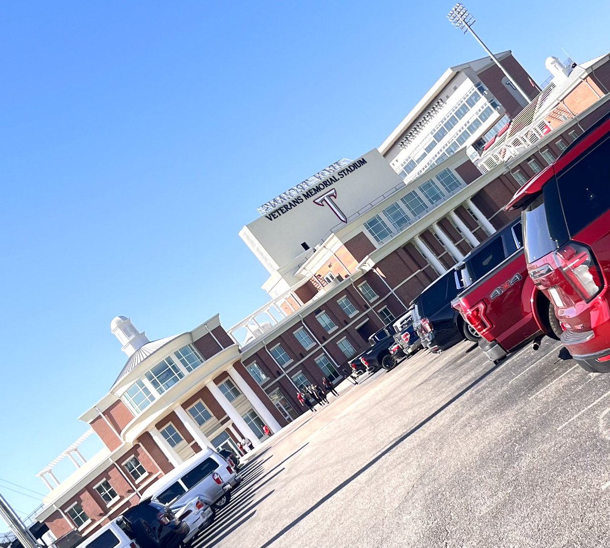 mzteach2000's tweet photo. What an eventful weekend and a great visit at Troy University we had!! The love shown from the coaching staff, the family atmosphere, and great game win spoke volumes. Looking forward to great things for my EJ.
#troycommit
#January2024
#GoTrojans
#TrojanNation
#troyuniversity https://t.co/BDtdRQnEwU