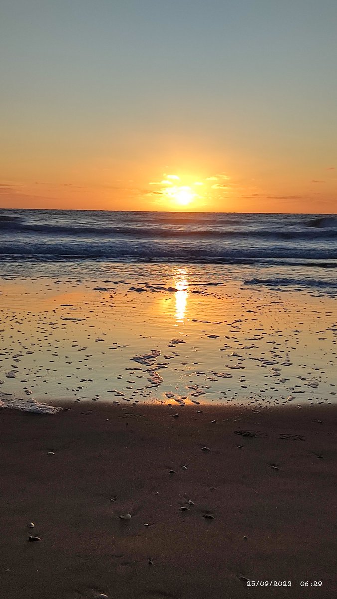 6:23 AM amanecer que augura un fantástico día 🌅☀️🌊 en Costa Azul, Rocha
<a href="/TurismoRocha/">Turismo Rocha</a> <a href="/Uruguay_Natural/">Uruguay Natural</a> <a href="/MAmbienteuy/">Ministerio de Ambiente</a> <a href="/MarcaUruguay/">Marca País Uruguay</a>  <a href="/ElAtlanteRevist/">⛵️ El Atlante</a> <a href="/cihtu_uruguay/">CIHTU</a>