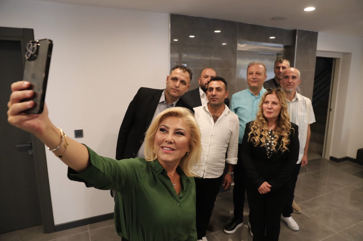 staj_dernegi's tweet photo. İzmir Staj ve Çıraklık Sigortası Magdurları adına Sayın İZMİR AK PARTİ MİLLET VEKİLİMİZ @sebnembursali ya bizi ağırladığı ve misafir ettiği için  mağduriyetimizin takipçi olacağını ve desteklediği için kendisine sonsuz teşekkürlerimizi sunuyorum. 
#YeniTürkiyede3308SKdeğişsin https://t.co/oJmm8eoUrn
