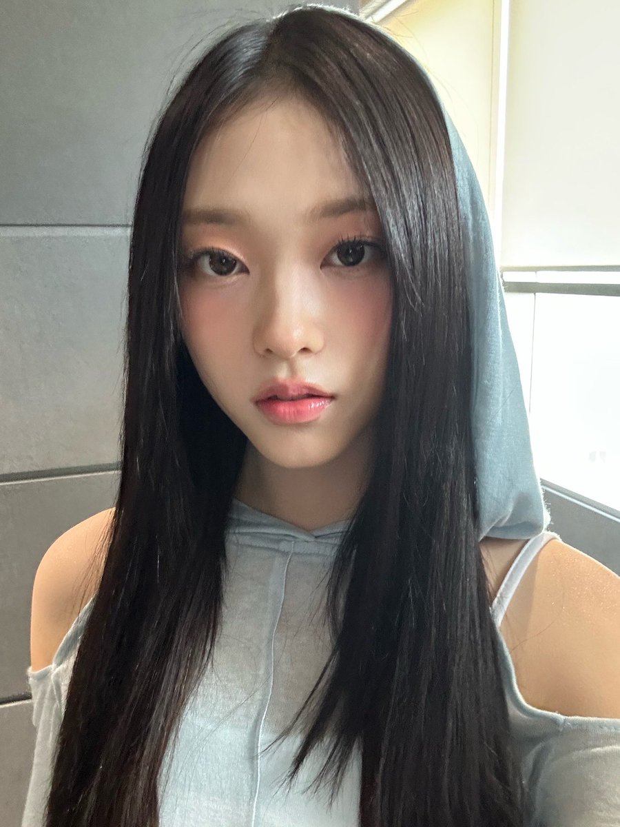 haerinfeed's tweet photo. 230925 ★ phoning update https://t.co/NOSjzb34lu