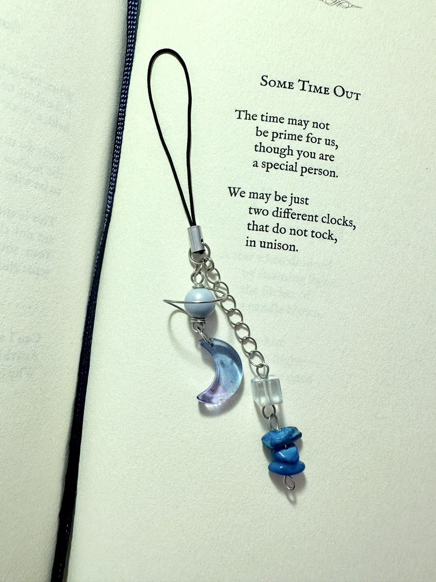 PaularisProject's tweet photo. *ੈ♡⸝⸝🪐༘⋆‧₊˚𓂃 ࣪ ִֶָ☾.
Saturn to the Moon Semicolon Keychain/Phone charm.
Remind yourselves that it is okay to pause sometimes.
💌 Send us a DM to order
#beadlover #semicolon #mentalhealth #loveyoutothemoonandtosaturn #moonandsaturn #keychain #phonecharms https://t.co/pOGkcD24SM