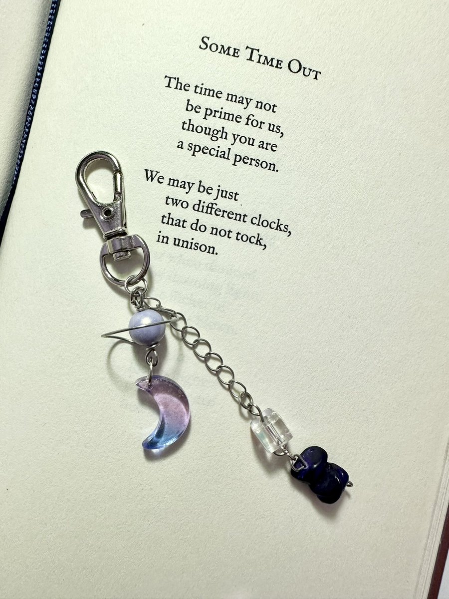 PaularisProject's tweet photo. *ੈ♡⸝⸝🪐༘⋆‧₊˚𓂃 ࣪ ִֶָ☾.
Saturn to the Moon Semicolon Keychain/Phone charm.
Remind yourselves that it is okay to pause sometimes.
💌 Send us a DM to order
#beadlover #semicolon #mentalhealth #loveyoutothemoonandtosaturn #moonandsaturn #keychain #phonecharms https://t.co/pOGkcD24SM