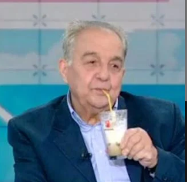 moustakioforos's tweet photo. Παλιά ταυτότητα vs Νέα ταυτότητα https://t.co/nVcRNfX3yU