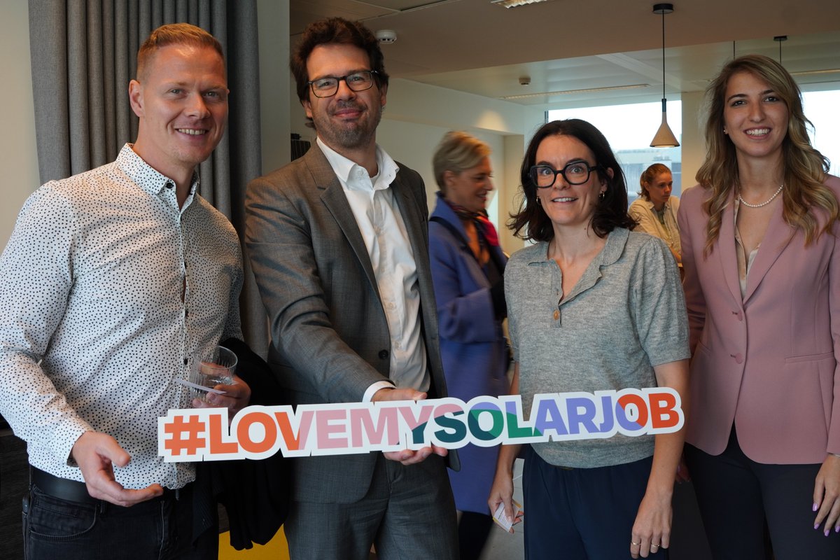 SolarPowerEU's tweet photo. ☀️It is #SolarJobsWeek and I #lovemysolarjob☀️

#Solar workers are the foot soldiers of the #energytransition👷‍♀️

We need lots of skilled workers to install more solar &amp; meet our climate objectives: the opportunities are endless!🌅

Get involved👉 https://t.co/zsXQ1zhUVI https://t.co/BT9P8V407X