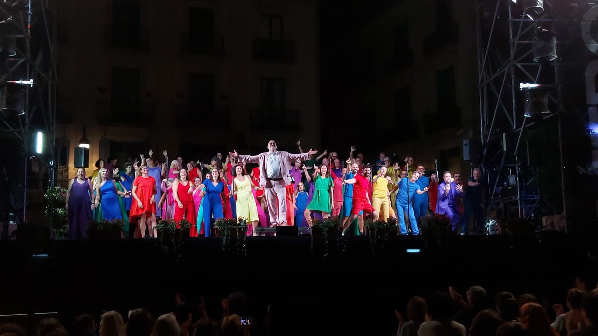 corvivace's tweet photo. Un #concert per al record del
@corvivace. #Barcelona #Mercè #Merce23 #Merce2023 #cantcoral https://t.co/l1g6Qz5iKp