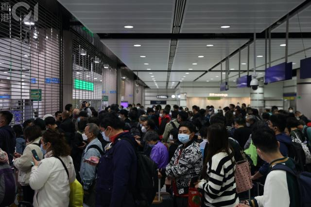 DBen2023's tweet photo. #HK Travel Information: From 29 Sep to 6 Oct (Fri) are China Public Holidays. Accommodation prices have soared &amp; may suddenly surge (e.g. x 1.5) in just 2 / 3 hrs during the holidays. Places will be overcrowded. Beware. #hellohongkong #discoverhongkong #HKG #discoverhk #hktravel https://t.co/TkBbU3t2xm