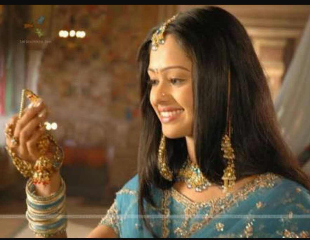 DDSMySoul's tweet photo. Whenever I see her meri dhadkane tez ho jaati hain ❣️my first ever girl crush 🥰

Today's kids will never understand the craze this girl has back then,she was there in everyone's childhood memories.

Rightly the name MUGDHA 💕
She didn't aged a bit,aged like a fine wine ❤️🌹🧿 https://t.co/x76nWLlaMh