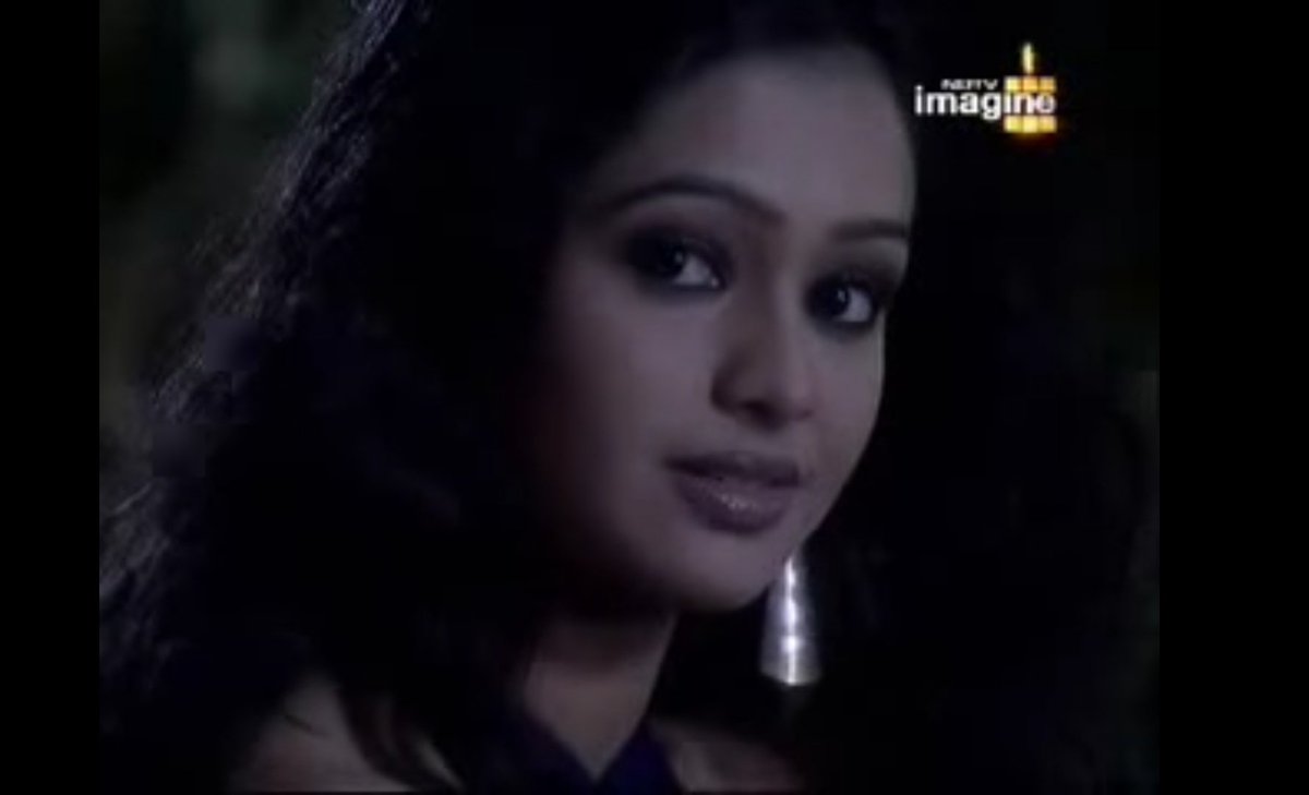 DDSMySoul's tweet photo. Whenever I see her meri dhadkane tez ho jaati hain ❣️my first ever girl crush 🥰

Today's kids will never understand the craze this girl has back then,she was there in everyone's childhood memories.

Rightly the name MUGDHA 💕
She didn't aged a bit,aged like a fine wine ❤️🌹🧿 https://t.co/x76nWLlaMh