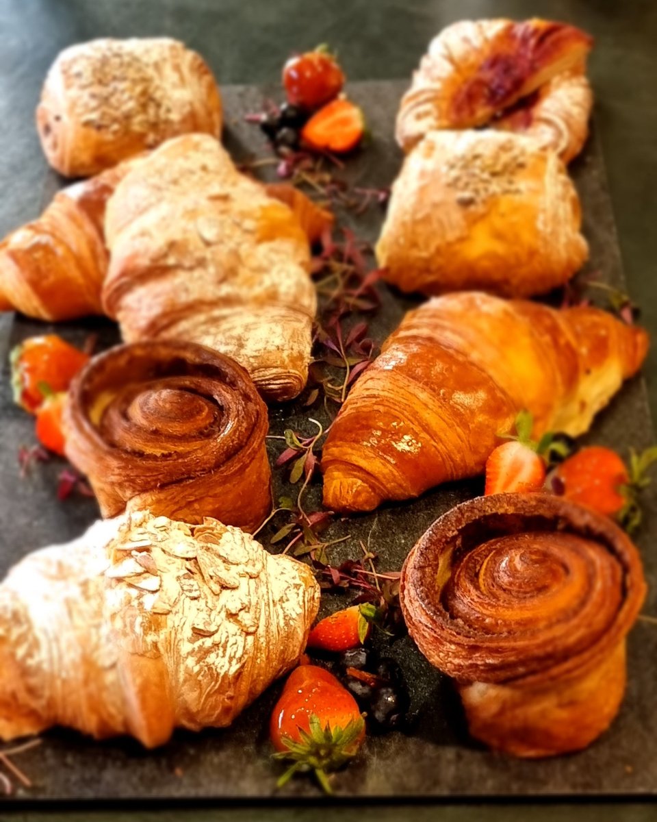 Got a meeting room booked with us? 

Indulging in the ultimate breakfast bliss: a delightful pastry platter to kickstart your meeting. Freshly baked croissants, flaky danishes, and warming cinnamon rolls

#euston #kingscross #londonfoodie #breakfastlover #pastry #meetingrooms