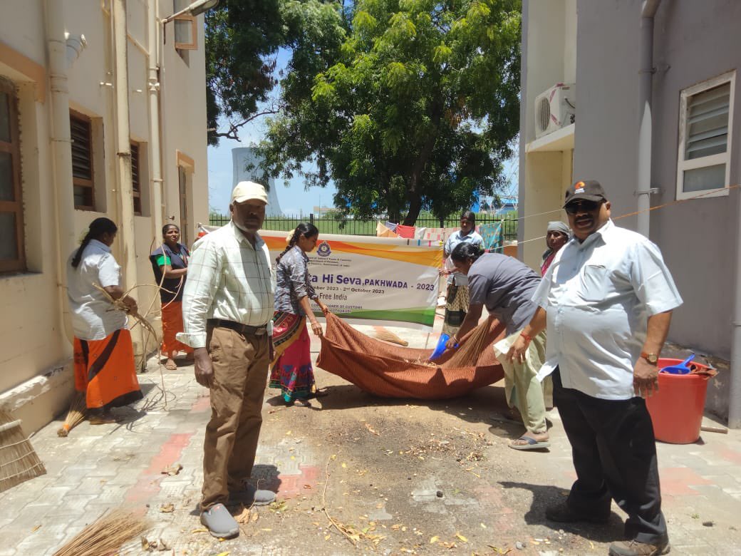 suryaolly's tweet photo. The officers &amp; Staff of  Tuticorin Custom House participated in the Swachhata Hi Seva, Pakhawada- 2023. The officers participated in the cleaning of the staff quarters on 25.09.23.@cusprevtrichy @cbic_india #SwachhataHiSeva https://t.co/lgAYUPp5Y6