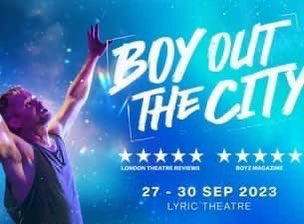 Thanks to Nimax for changing our tickets from Saturday to Thursday….. rail strikes won’t affect us 😂 @thisainttherapy #boyoutthecity @NimaxTheatres