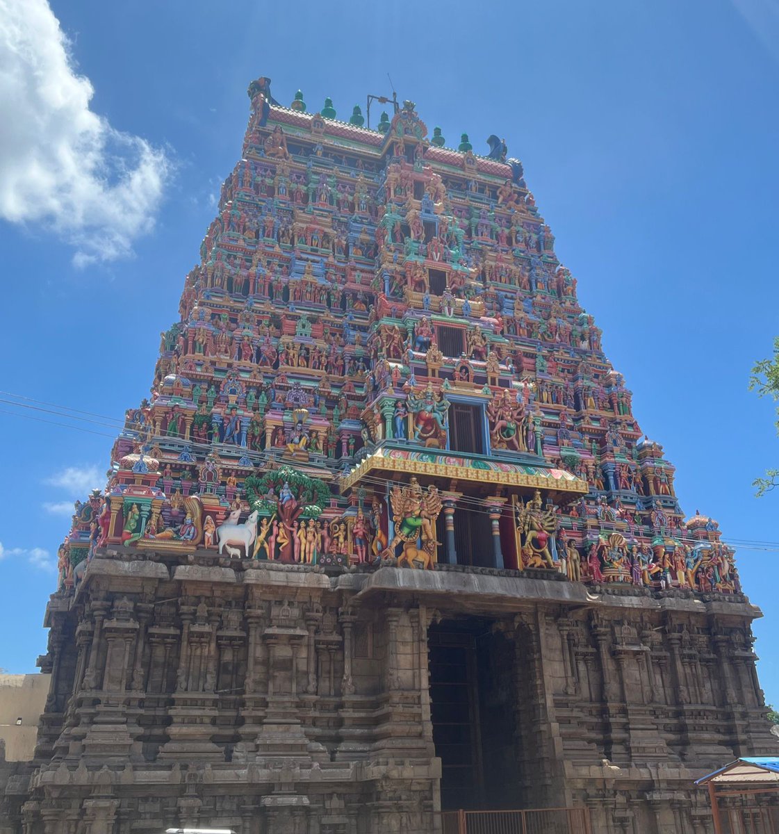 Great news for Temple Worshipping Hindus - Hon’ble Supreme Courts orders Status Quo regarding Archaka appointments in Agamic Temples. No appointments or transfer in violation of Agamic traditions. A slap on the face for @tnhrcedept which is controlling 1000s of Hindu