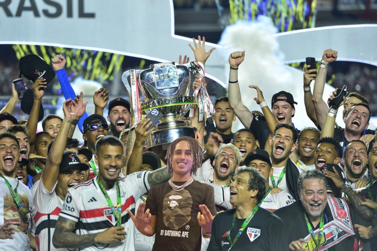 TuePerdido's tweet photo. Dia 142 | Perdido como Campeão da Copa do Brasil com o São Paulo https://t.co/Of4F9aXlXE