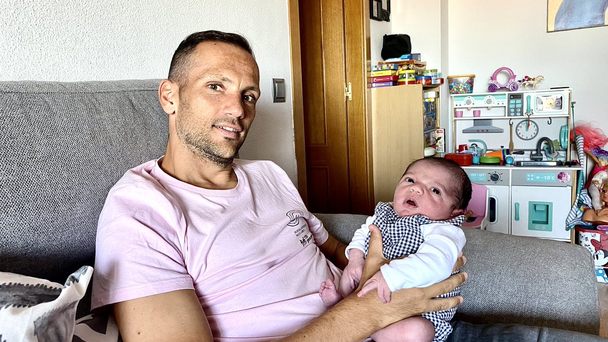 peckercarlos's tweet photo. Un nuevo ‘Peckerín’ ha venido al Mundo, Luca Herrero Pecker. Enhorabuena a Ana y a Alvar, mi ahijado y una persona excepcional, a pesar de que todos sus primos le temen. ¿Por qué será? Es un secreto de familia que no se puede desvelar!!! ¿O sí? https://t.co/GZ1f3MEjsp
