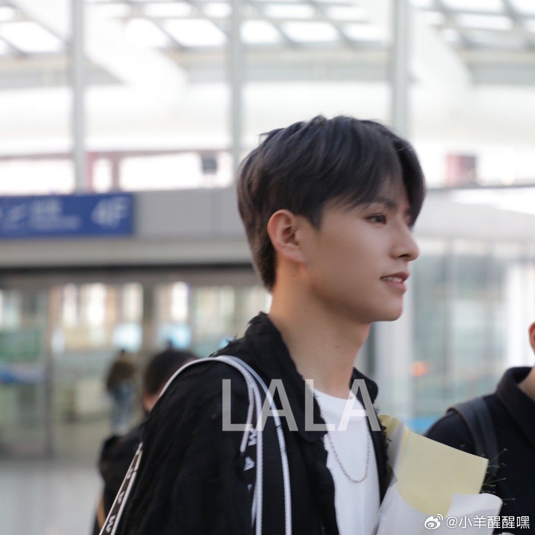 jujubecharm's tweet photo. @kooky__official I nominate #LEV (LE'V) aka Wang Zihao for the perfect idol to feature in a Boba Tea Ad!
#KookyVoting
#BobaTeaAdModel
#KookyGallery https://t.co/zwXLteZ05Q
