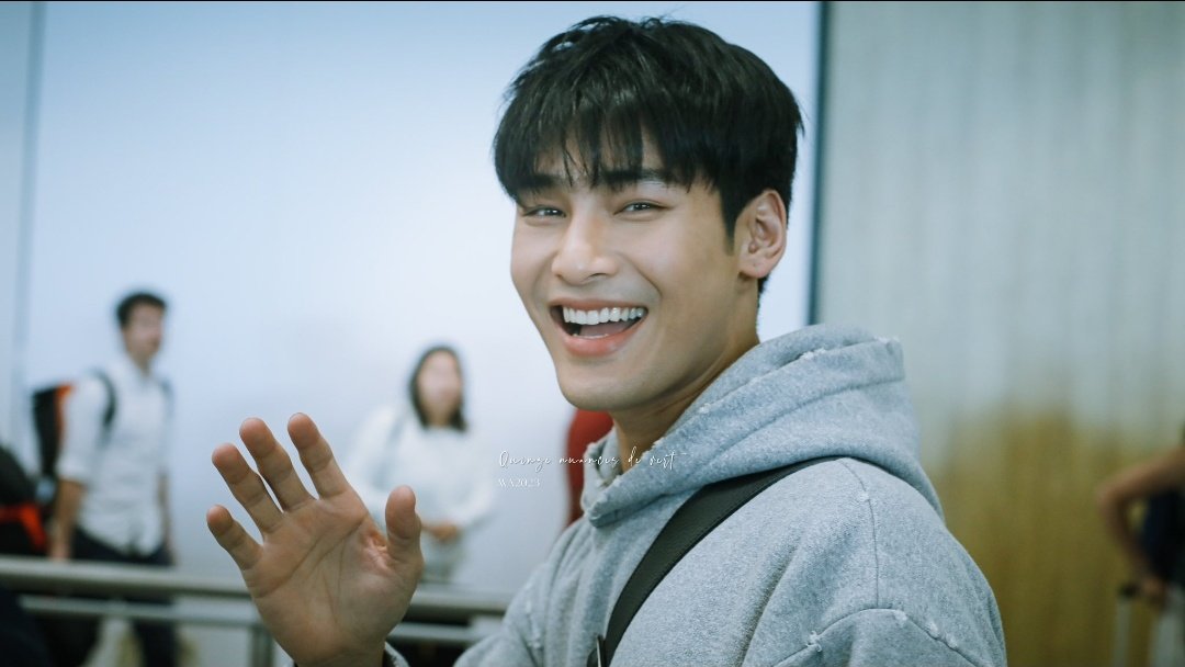 ApoMyLover's tweet photo. Yeahhh...he's so happy!! Love seeing he always brings happiness and cheerful energy wherever he goes 🥰😘😘

#MileApoFlyToDiorSS24
@Nnattawin1 #Nnattawin
@Dior #Dior #DiorSS24 https://t.co/YWjijmVECc