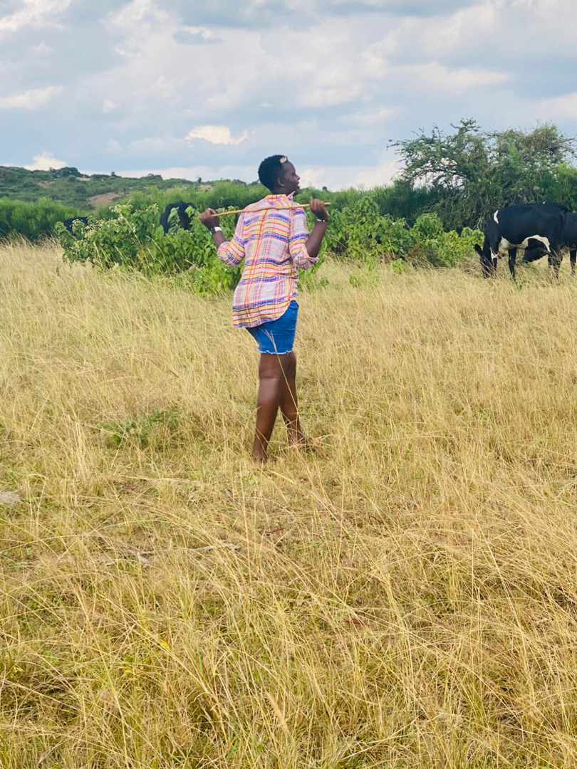 Kakiremba's tweet photo. Can your sister even; where happiness begins, she is beautiful Kandi akunda ente; single men contact me? https://t.co/6E6PTL8ke8