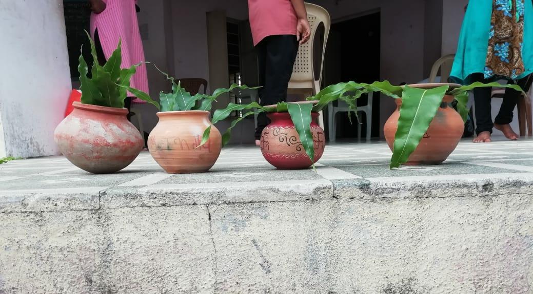 KotdasanganiTdo's tweet photo. કોટડા સાંગાણી તાલુકાના વિવિધ ગામો માં ઉજવાઈ રહેલ કળશ યાત્રા ના દૃશ્યો.
@DDORAJKOT1 @mopr_goi https://t.co/TuB7bCHeQ9