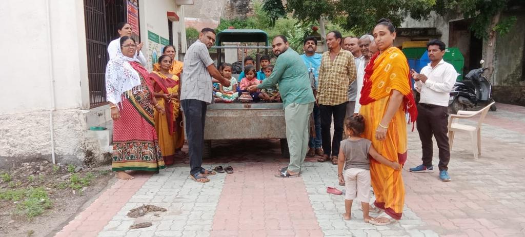 KotdasanganiTdo's tweet photo. કોટડા સાંગાણી તાલુકાના વિવિધ ગામો માં ઉજવાઈ રહેલ કળશ યાત્રા ના દૃશ્યો.
@DDORAJKOT1 @mopr_goi https://t.co/TuB7bCHeQ9
